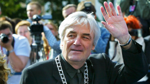 Polish movie director Andrzej Zulawski, who is chairing the competition jury for the 28th Moscow international film festival, arrives to the festival closing ceremony, Moscow, Sunday, July 2, 2006. Seventeen movies were competing this year for prizes for best film, director, actor and actress. (AP Photo/Misha Japaridze)